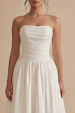 Witte strapless gerimpelde A-lijn maxi strandtrouwjurk