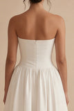Witte strapless gerimpelde A-lijn maxi strandtrouwjurk