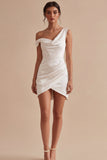 Bodycon Asymmetrische hals Kleine Witte Jurk met gerimpelde hals