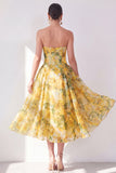 A-lijn gele strapless chiffon bedrukte midi bloemenjurk