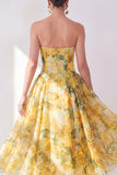 A-lijn gele strapless chiffon bedrukte midi bloemenjurk
