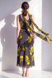 Zwarte gele bloem A-lijn V-hals chiffon midi-jurk met halsdoek