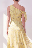 Een A-lijn geel chiffon asymmetrische midi bloemenjurk met één schouder A-lijn