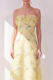 Gele A-lijn strapless chiffon met ruches midi bloemenjurk