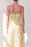 Gele A-lijn strapless chiffon met ruches midi bloemenjurk