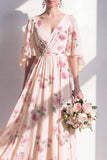 A-lijn abrikozenbloemige chiffon V-hals lange bruidsmeisjesjurk met fladderende mouwen