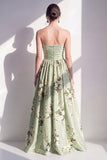 A-lijn satijn saliegroen bloemen strapless gerimpelde lange bruidsmeisjesjurk