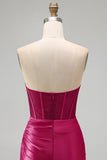 Bordeauxrode satijn gerimpelde, met kralen versierde sweetheart korset Homecoming Dress met split