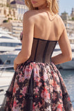 Zwarte roze bloem A-lijn strapless korset korte homecomingjurk