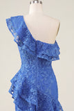 Eenschouder koningsblauwe bodycon met bloemenkralen en gerimpelde homecoming jurk met split