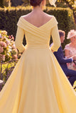 Gele, gebloemde bodycon met gerimpelde lange moeder van de bruid-jurk met 3/4 mouwen