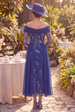 Off-the-shoulder marineblauwe bloemen A-lijn gerimpelde midi moeder van de bruid jurk met 3/4 mouwen