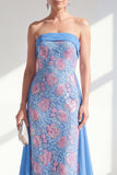 Glinsterende zeemeerminblauwe strapless pailletten lange jurk van de moeder van de bruid met cape