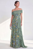 Off-the-shoulder groene schede bloemenjurk van de moeder van de bruid met sjerp