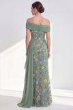 Off-the-shoulder groene schede bloemenjurk van de moeder van de bruid met sjerp