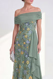 Off-the-shoulder groene schede bloemenjurk van de moeder van de bruid met sjerp