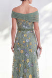Groene A-lijn off-the-shoulder bloemenjurk in de Mother of the Bride jurk