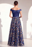 A-lijn blush off the shoulder bloemenjurk in de Mother of the Bride jurk
