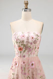 A-lijn roze strapless geborduurde midi bloemenjurk