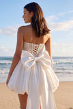 Sprakly strapless kralenbezet een lijnkorset Klein wit jurkjje met strik