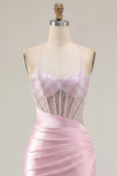 Roze, doorschijnend korset met gerimpelde, kralenversierde bodycon homecomingjurk met split