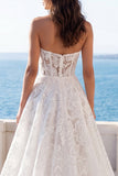 Strapless bloemenkant A-lijn trouwjurk
