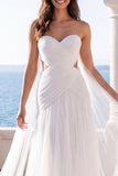 Sweetheart Cut Out Ivory A Line Sweep Sleep Beach Wedding Dress met Cape