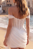 Off-the-shoulder gerimpelde ivoorkleurige korset korte trouwjurk met ruches
