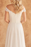 Off-the-shoulder ivoorkant A-lijn chiffon trouwjurk