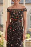 Zwarte tule bloemenjurk met een lange moeder van de bruid met een lange moeder van de bruid jurk van de borst met bloemen van de schouder