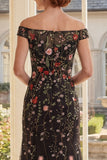 Zwarte tule bloemenjurk met een lange moeder van de bruid met een lange moeder van de bruid jurk van de borst met bloemen van de schouder