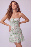 Strapless saliegroene bodycon geborduurde homecomingjurk met ruches