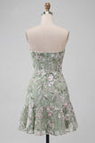 Strapless saliegroene bodycon geborduurde homecomingjurk met ruches