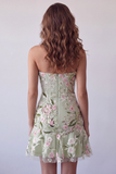 Strapless saliegroene bodycon geborduurde homecomingjurk met ruches