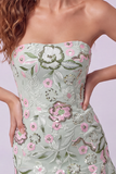 Strapless saliegroene bodycon geborduurde homecomingjurk met ruches