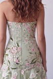 Strapless saliegroene bodycon geborduurde homecomingjurk met ruches