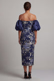 Off-the-shoulder marineblauwe bloemen bodycon midi moeder van de bruid jurk met puffmouwen