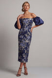 Off-the-shoulder marineblauwe bloemen bodycon midi moeder van de bruid jurk met puffmouwen