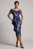 Off-the-shoulder marineblauwe bloemenbodycon midi Mother Of the Bride jurk met ruches