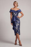 Off-the-shoulder marineblauwe bloemenbodycon midi Mother Of the Bride jurk met ruches
