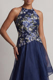 A-lijn marineblauwe bloemenhals met halshalter hoog en laag Mother of the Bride jurk
