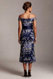 Off-the-shoulder zeemeermin marineblauw bloemenjacquard midi moeder van de bruid jurk met split
