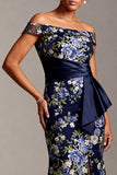Off-the-shoulder zeemeermin marineblauw bloemenjacquard midi moeder van de bruid jurk met split