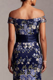Off-the-shoulder zeemeermin marineblauw bloemenjacquard midi moeder van de bruid jurk met split