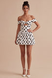 Off-the-shoulder witte zwarte polkadots A-lijn afstudeerjurk