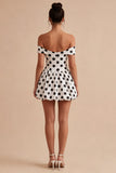 Off-the-shoulder witte zwarte polkadots A-lijn afstudeerjurk