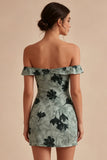 Groene strakke korte bloemenjurk met off-the-shoulder afstudeerjurk