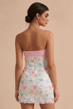 Sprankelende roze en witte bloemen strakke mini strapless kralenjurk voor afstudeerceremonieën
