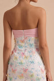 Sprankelende roze en witte bloemen strakke mini strapless kralenjurk voor afstudeerceremonieën