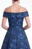 Off-the-shoulder blauwe A-lijn bloemen Jacquard lange moeder van de bruid jurk